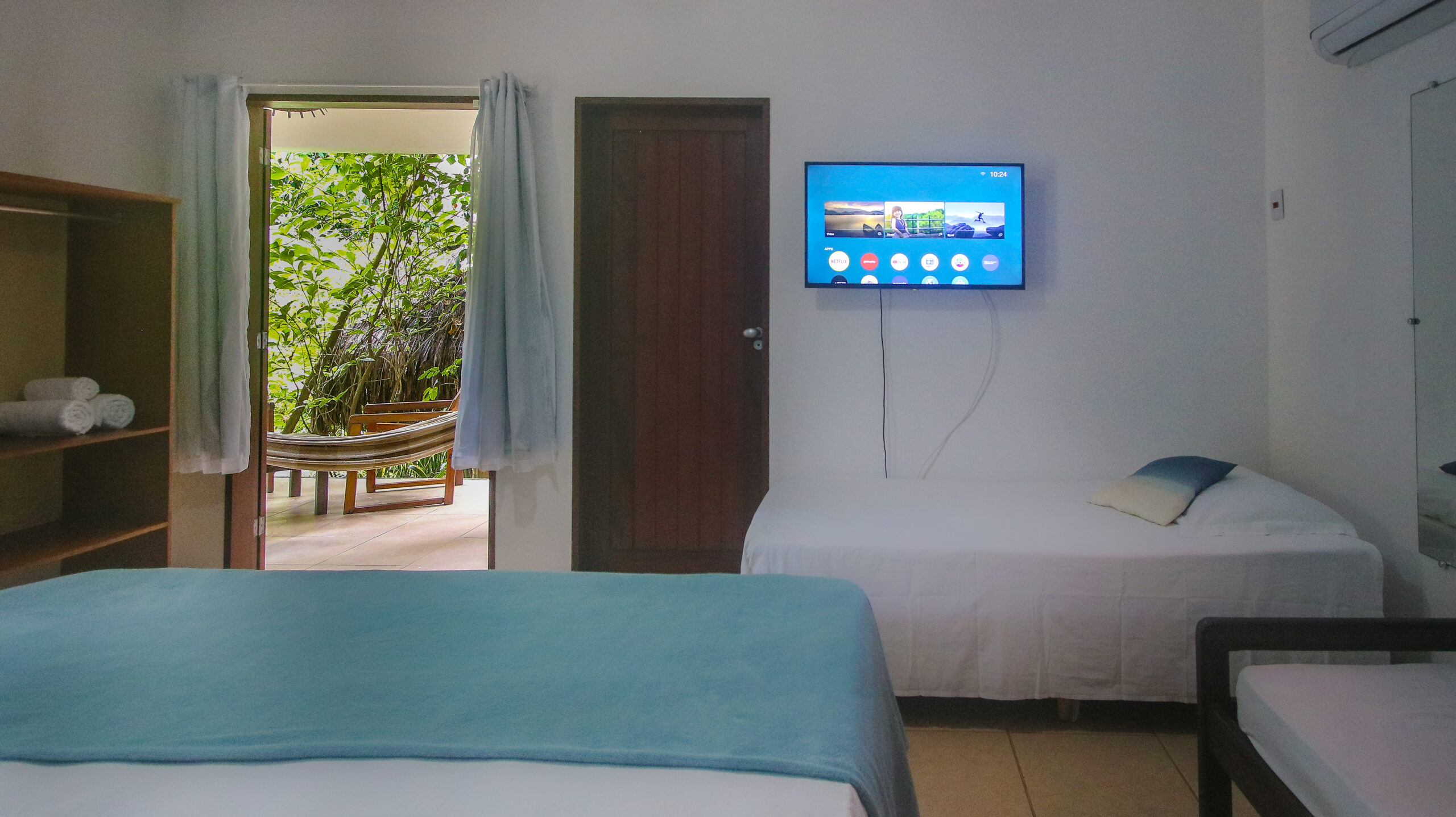 Quarto Quadrúplo com Varanda (1)