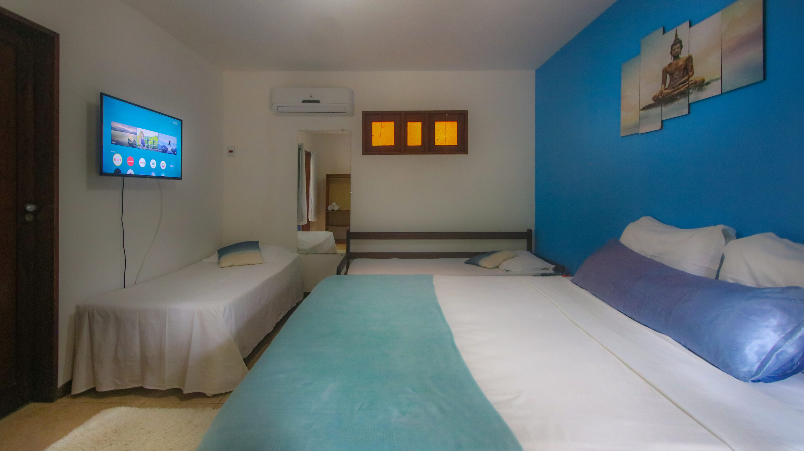 Quarto Quadrúplo com Varanda (9)